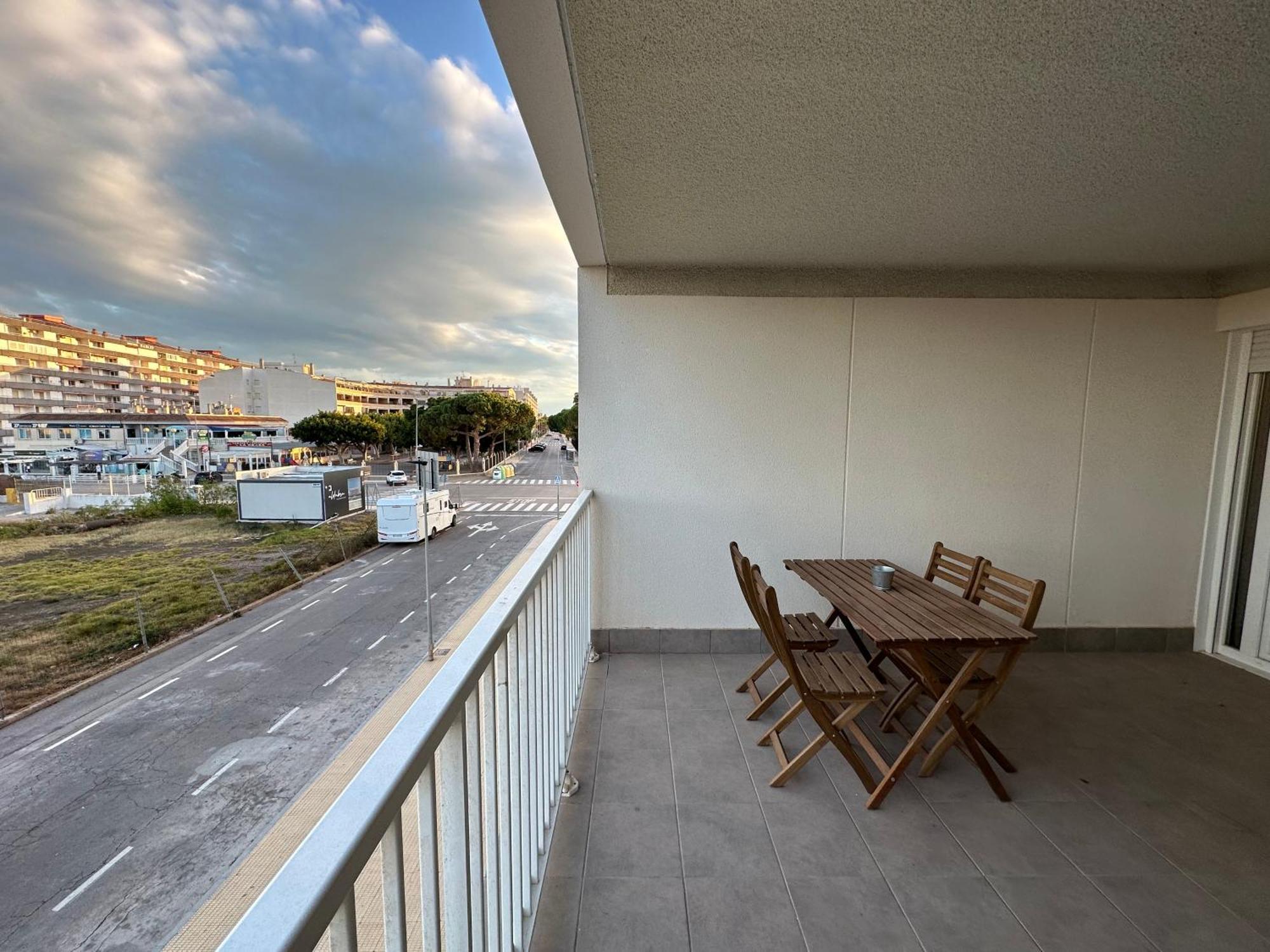 Apartamentos Canet Al Mar. Канет-де-Беренгер Экстерьер фото